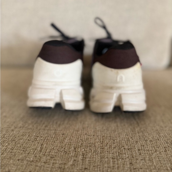 On Running Cloudflyer 4 in Purple and Cream - Picture 5 of 8